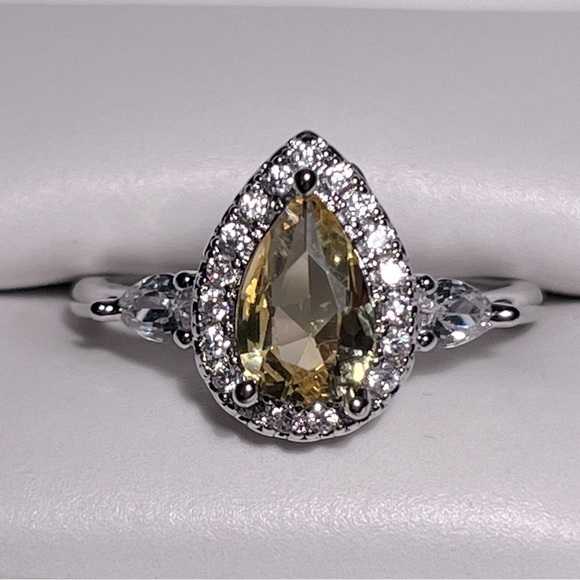 925 Sterling Silver Pear-Shaped Yellow Engagement Ring - Picture 11 of 12